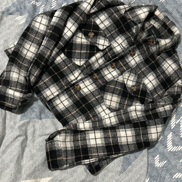 Love tree cropped shacket - Picture 3 of 5